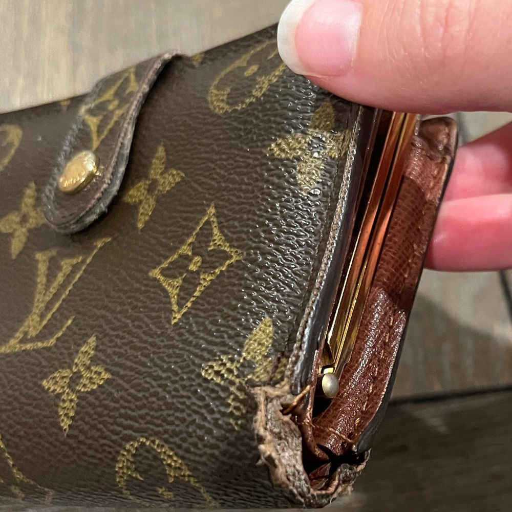 Authentic LV monogram kisslock wallet - Picture 15 of 16